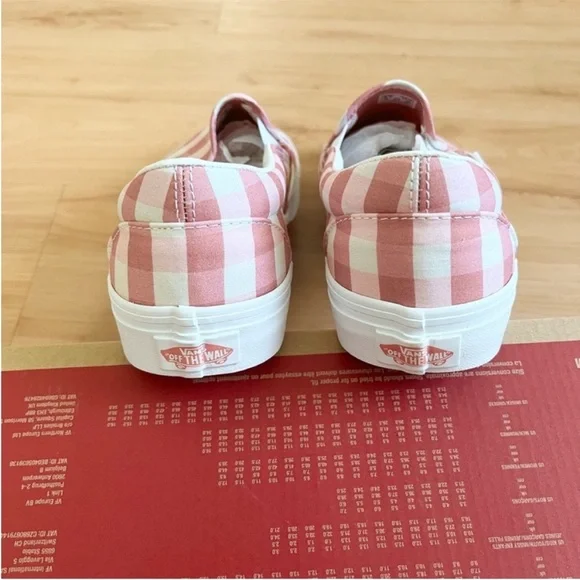 Vans Classic Slip-on VNO00XG8B06
(Gingham) Rosette/True White Women
9.5 US - Picture 7 of 11